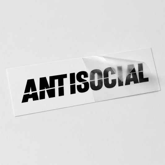 Antisocial Autoaufkleber – geplotteter Schriftzug aus schwarzer Vinylfolie mit Transferfolie