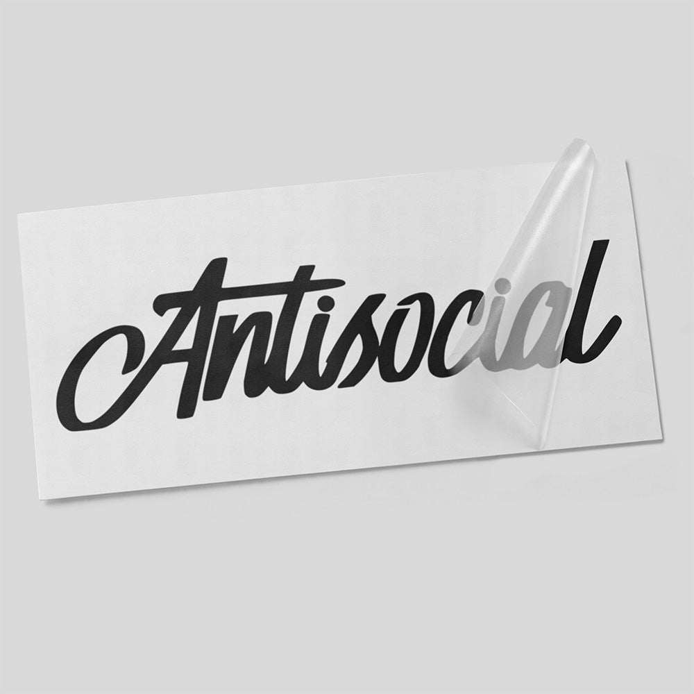 Antisocial Schreibschrift Autoaufkleber aus schwarzer Vinylfolie auf weißer Trägerfolie mit teilweise abgezogener transparenter Transferfolie