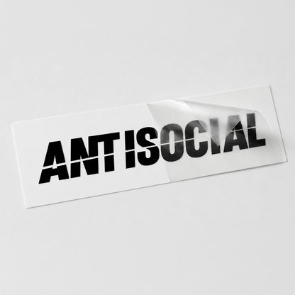 Antisocial Autoaufkleber aus hochwertigem Vinyl auf Heckscheibe eines Tuning-Fahrzeugs, wetterfester Sticker für JDM-, Drift- und Auto-Enthusiasten.